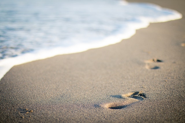 beach footprints